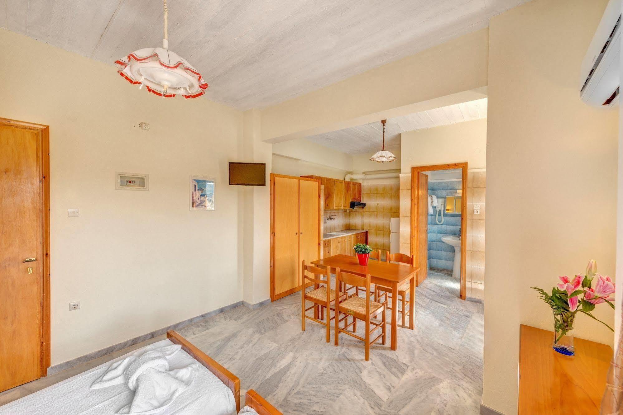 Hotel Smaragdi Apartments Vissa Екстер'єр фото