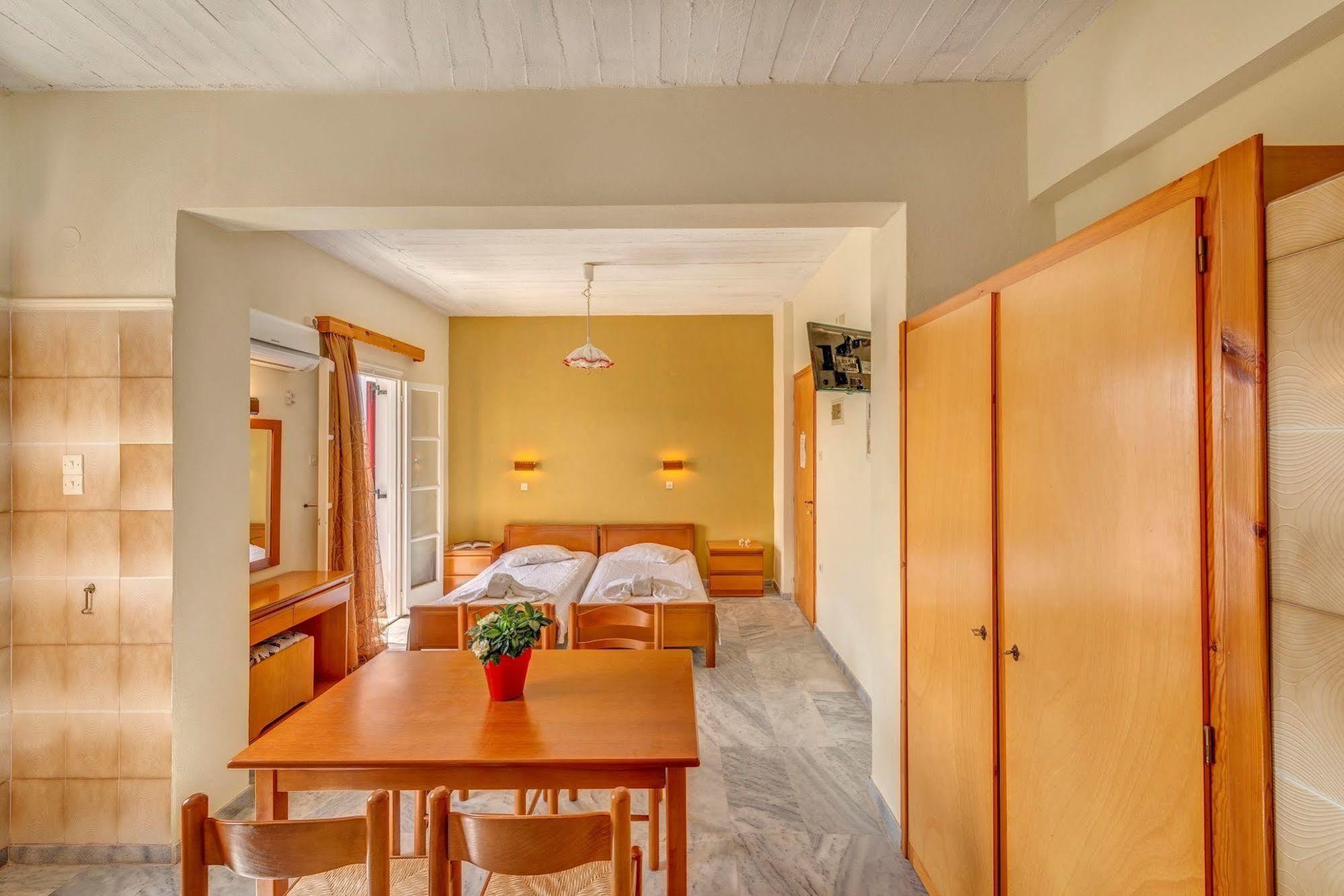 Hotel Smaragdi Apartments Vissa Екстер'єр фото